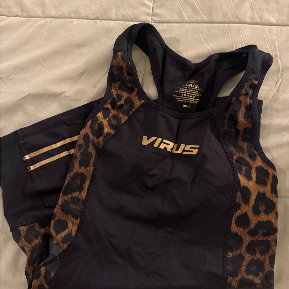 Virus Black Leopard singlet